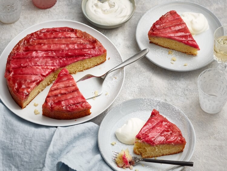 préparer gâteau à la rhubarbe