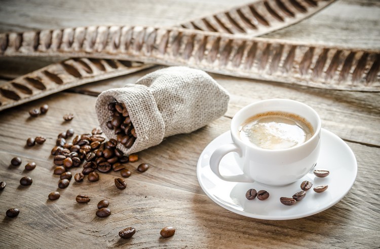 symptômes d'arthrite douleurs articulaires comment prévenir trois boissons recommandées boire du café avec modération