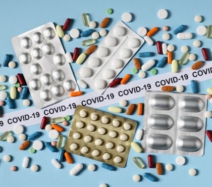traitement Covid pandémie de coronavirus classe de médicaments sarilumab tocilizumab corticoïdes réduire risque de décès étude