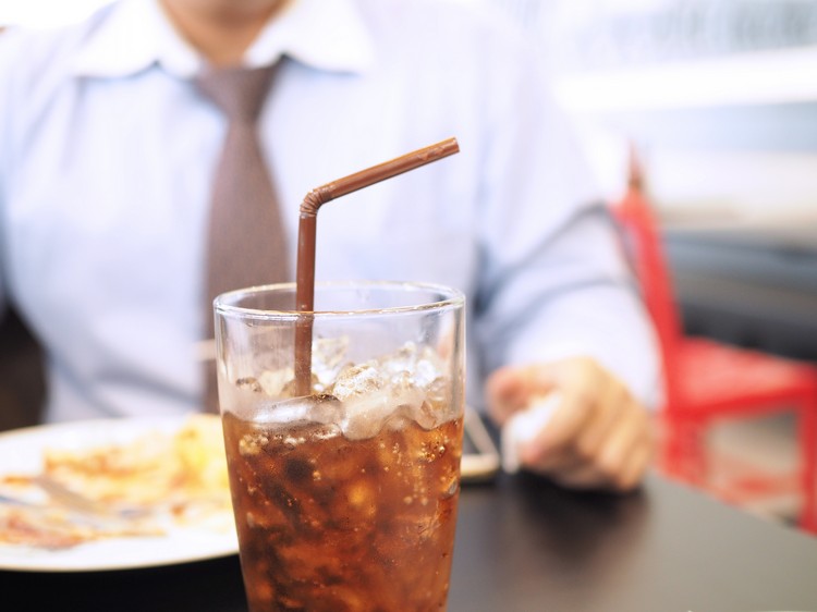 boissons inflammatoires augmentation inflammation corps sodas produits gazeux mauvaise alimentation