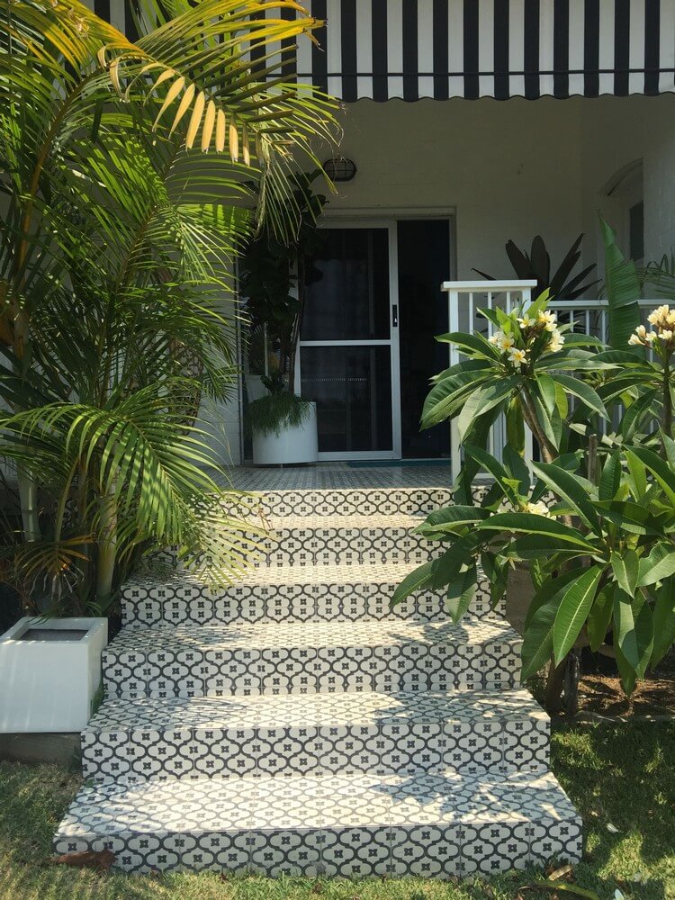 carrelage escalier extérieur en grès cérame émaillé motifs exotiques