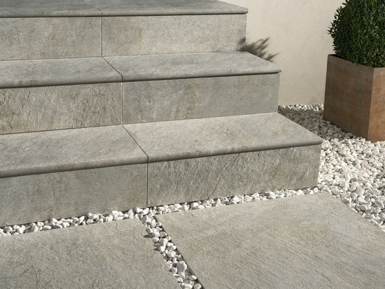 carrelage pour escalier extérieur en pierre naturelle grise