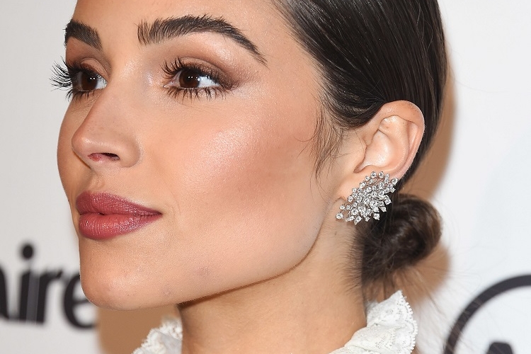 Chignon cheveux courts : idées et tuto pour le réussir