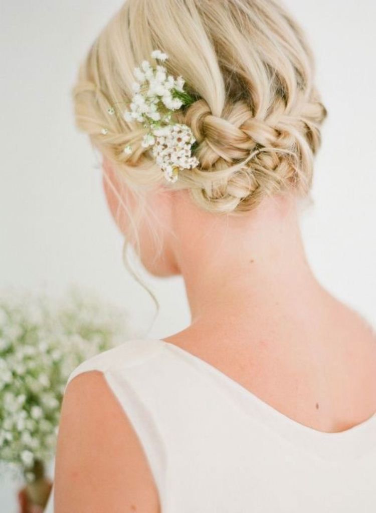 Bridal hairstyle for short hair with a gypsophila back strand braid