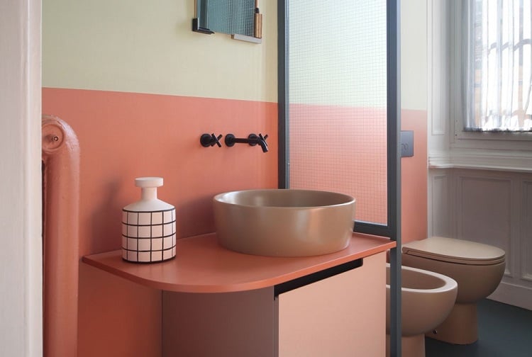 couleur orange pour wc avec fenêtre