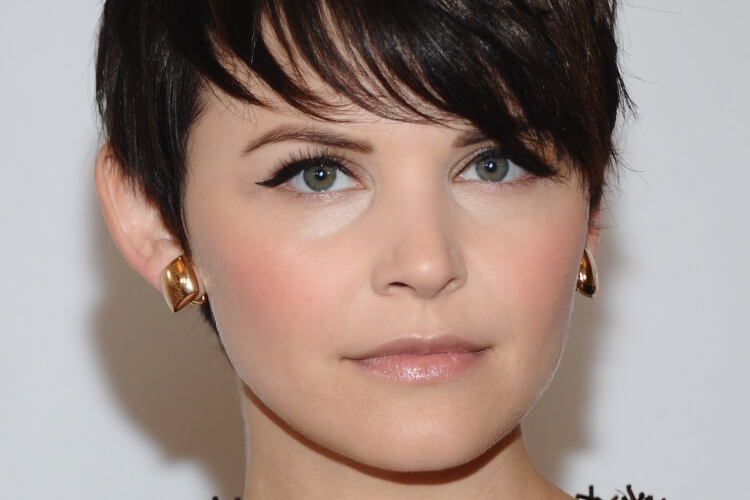 Coupe courte femme 2021 visage rond pour un look iconique et flatteur