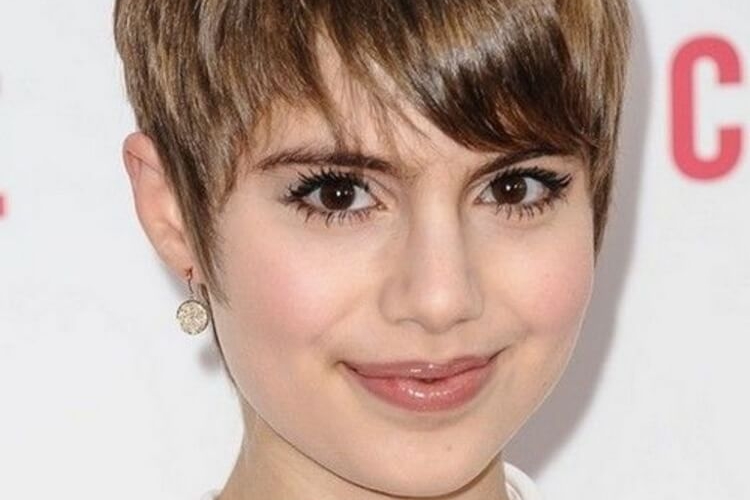 Coupe courte femme 2021 visage rond pour un look iconique et flatteur