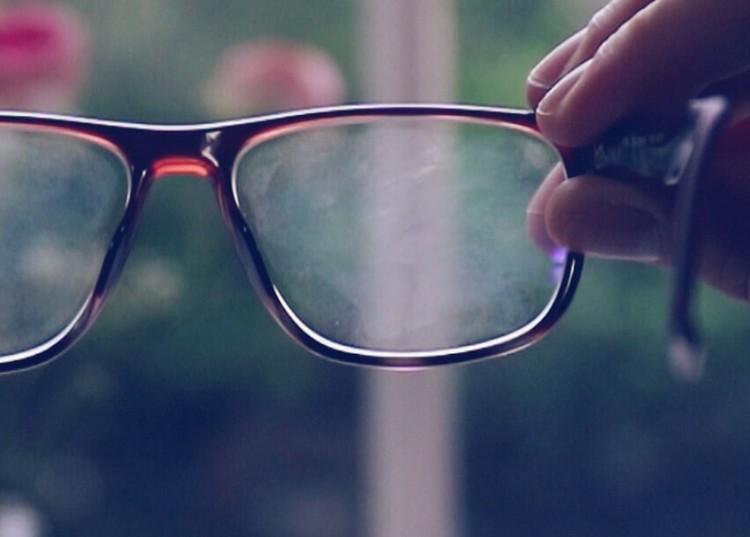 nettoyer lunettes vue sans laisser traces grasses rayures verres