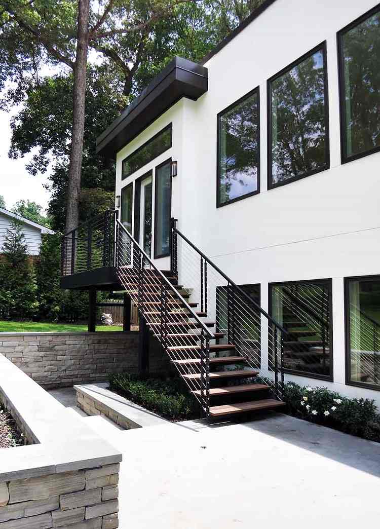 quelle idée entrée maison extérieur avec escalier