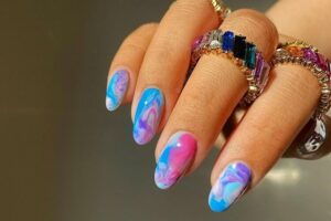 quelle technique utiliser pour faire des ongles tie and dye à la maison