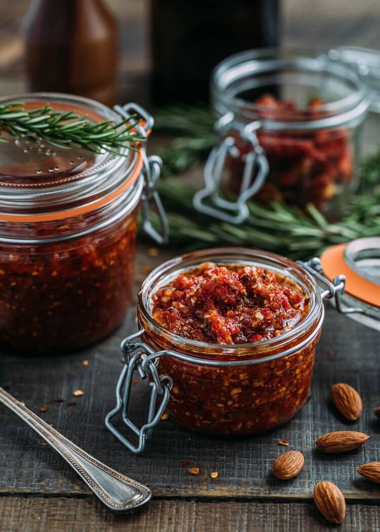 recette pesto rosso aux tomates séchées au soleil amandes romarin frais