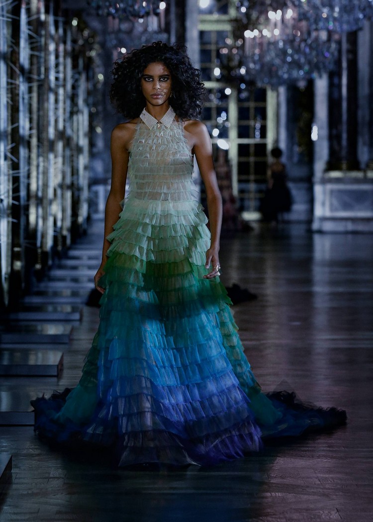 robe automne 2021 longue dégradé bleu vert Dior chateau de Versailles