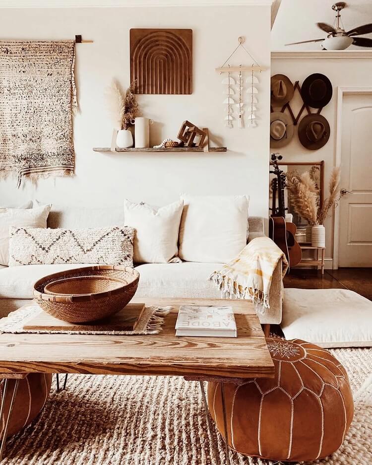 salon marocain avec une touche minimaliste scandinave