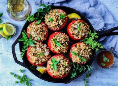 tomates farcies au four avec du riz recette méditerranéenne