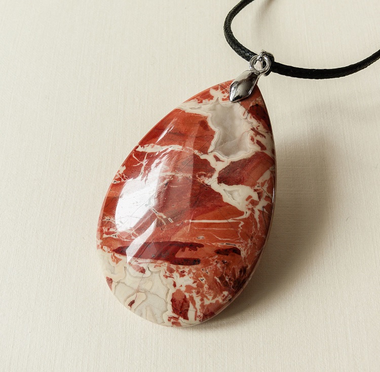 stone jasper amulet qui vous protégera de l'énergie négative