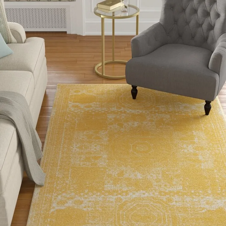 Un tapi jaune peut illuminer instatement n'importe quelle chambre de votre logement