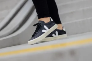 baskets noires femme tendance VEJA Campo Chromefree Leather Black White