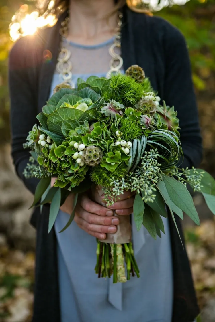 bouquet mariée esprit nature composition chou d'ornement feuilles vertes