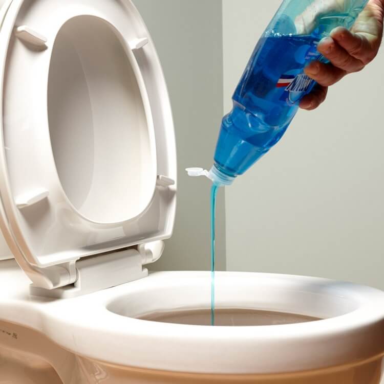 comment déboucher des toilettes avec du vinaigre blanc briser obstacle liquide vaisselle