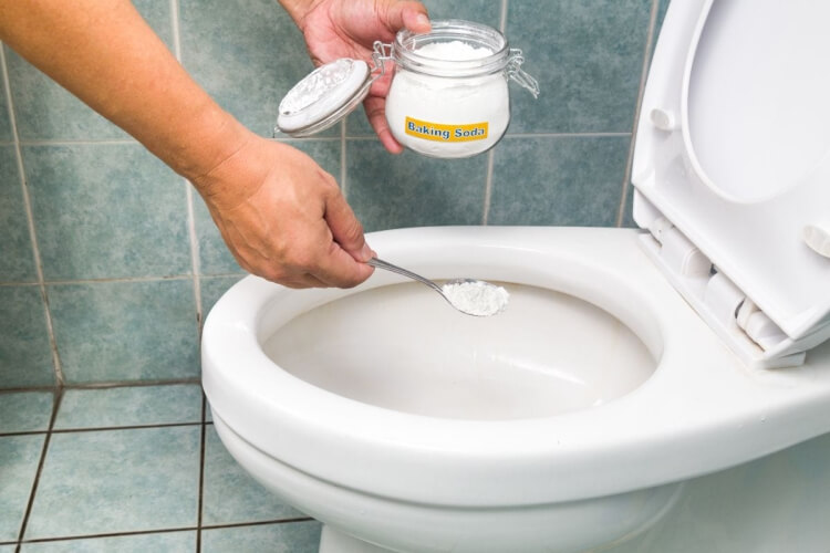comment déboucher des toilettes javel combiner eau chaude vinaigre blanc bicarbonate soude