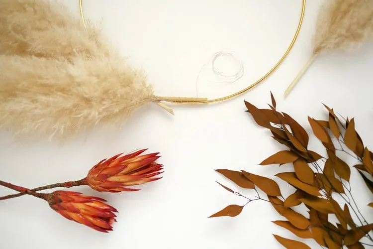 comment faire couronne plumes séchées pampas déco automne originale