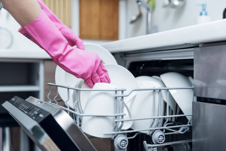 comment nettoyer un lave-vaisselle naturellement utiliser détergent vaisselle doux