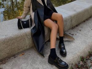 comment porter des mocassins femme en cuir vernis noir automne 2021