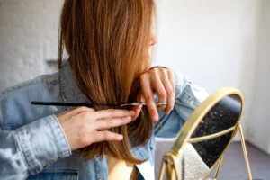 comment se couper les cheveux seule homme femme court droit