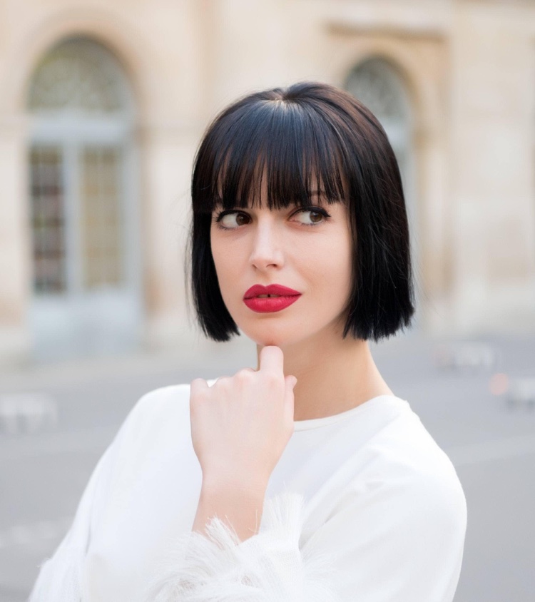 Short square cuts with sharp bangs hairstyle trends fall 2021