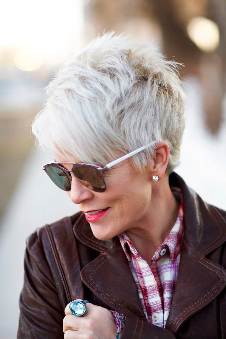 Short haircut on white hair on the side for women over 50