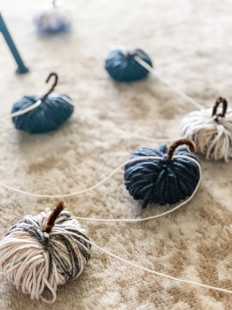 déco automne faire soi même guirlande citrouilles fil laine tricoter