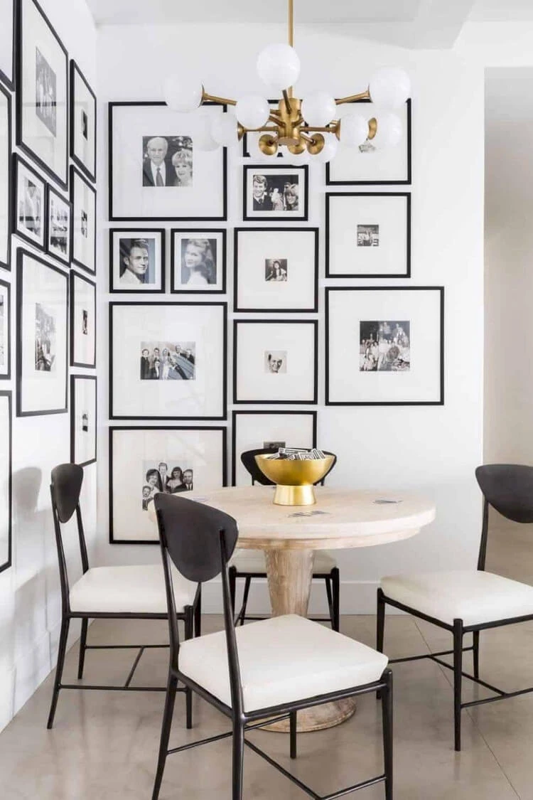 déco murale moderne salle manger mur de photos style décalé noir et blanc