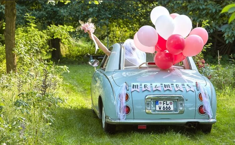 décoration de voiture mariage pas chèr ballons