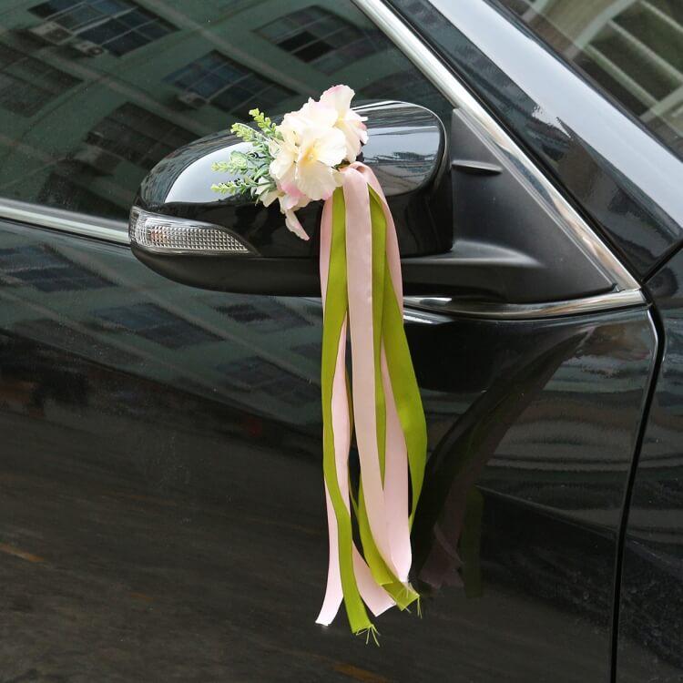 décoration voiture mariage avec ruban