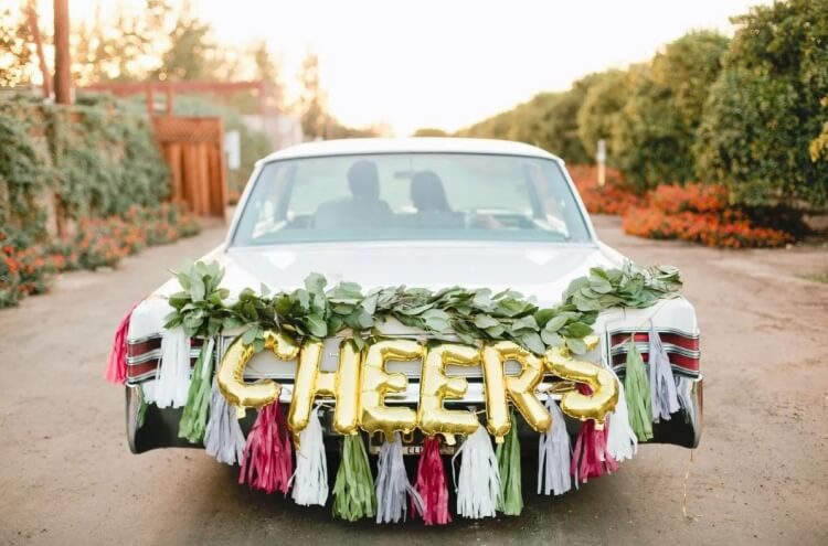 décoration voiture mariage champêtre guirlande verte
