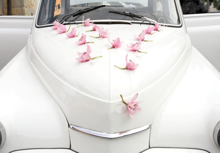 décoration voiture mariage à faire soi-même guirlande de fleurs