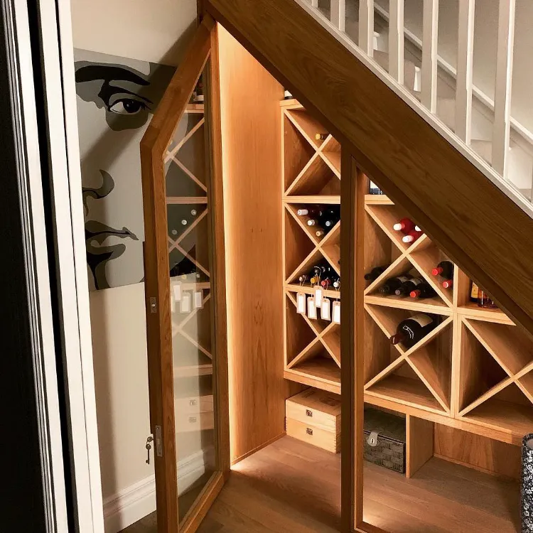 escalier quart tournant rangement cave à vins