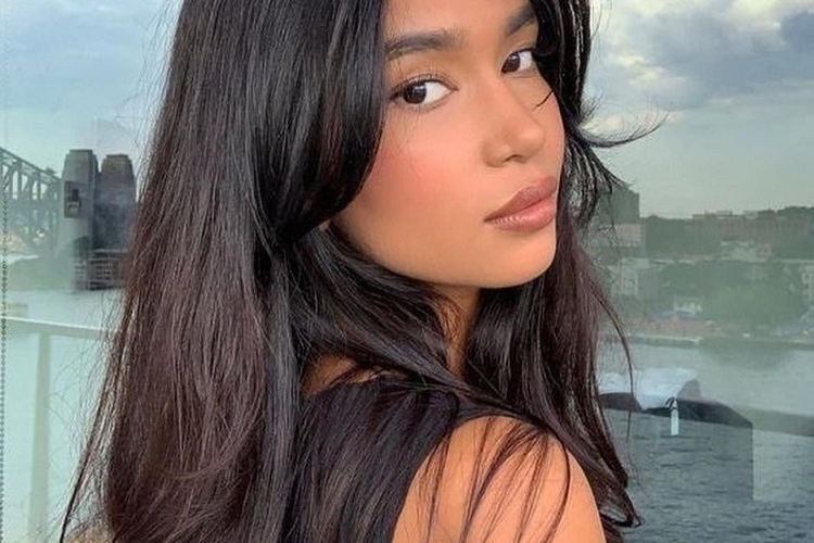 Frange rideau cheveux bouclés, ondulés ou crépus