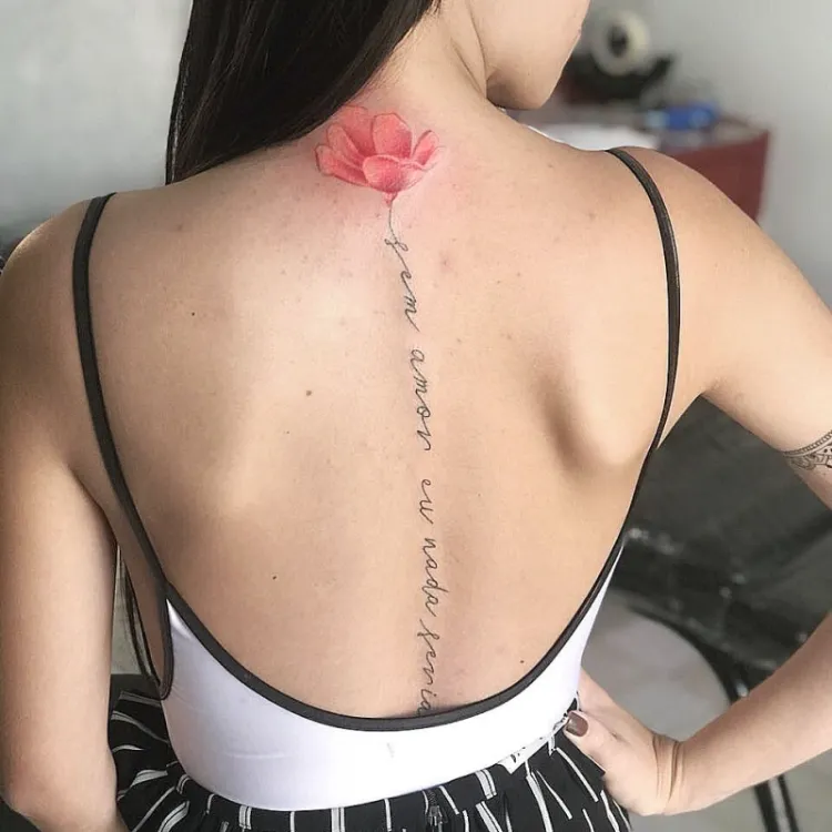 idee phrase tatouage colonne vertebrale fleur de lotus idée pour femmes inconvénients à retenir péridurale