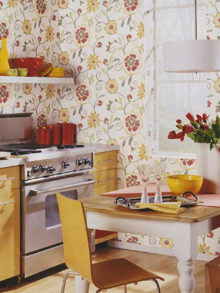 papier peint cuisine vintage fleurs jaunes objets déco rouges papier peint vinyle cuisine
