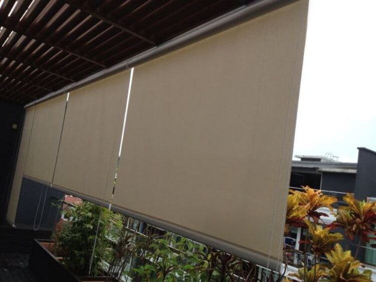 protection balcon contre la pluie stores extérieurs enroulants