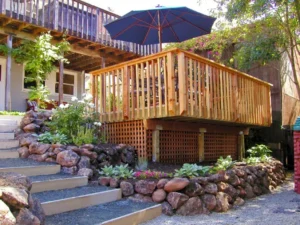 rambarde terrasse bois de récupération trellis vides sous maison