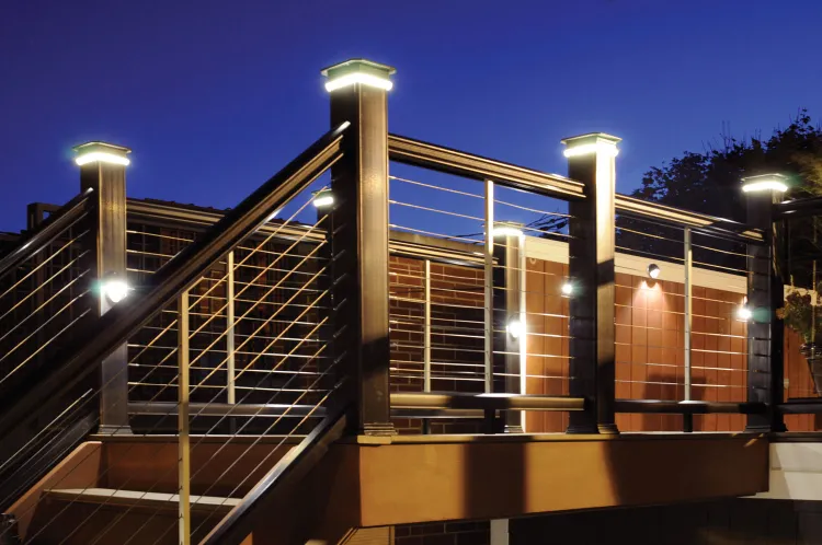 rambarde terrasse bois inox cables design moderne éclairage intégré