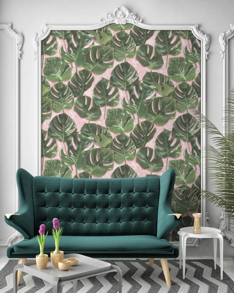 salon élégant canapé bleu-canard papier peint vert et rose