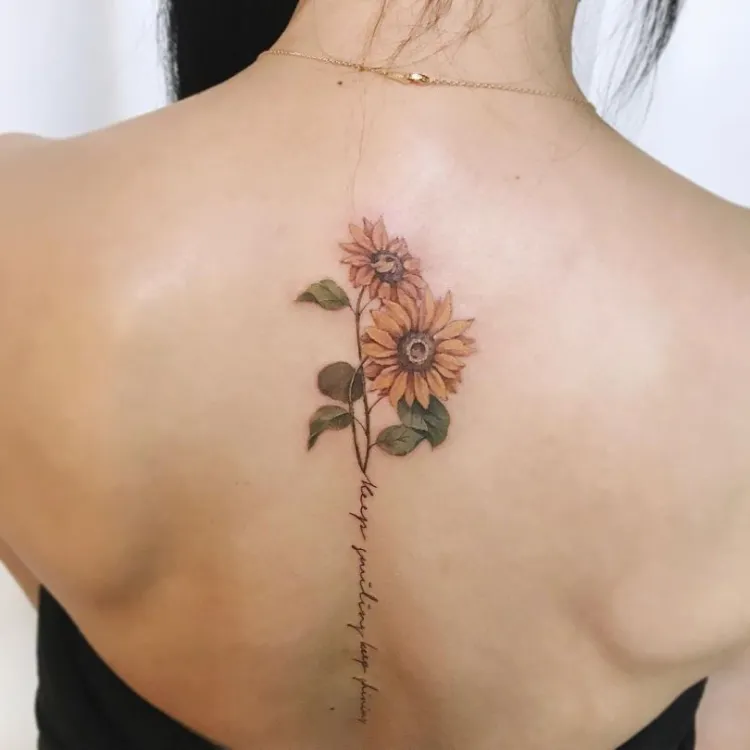 tatouage sur la colonne vertébrale douleur entretien tatouage fleur de tournesol
