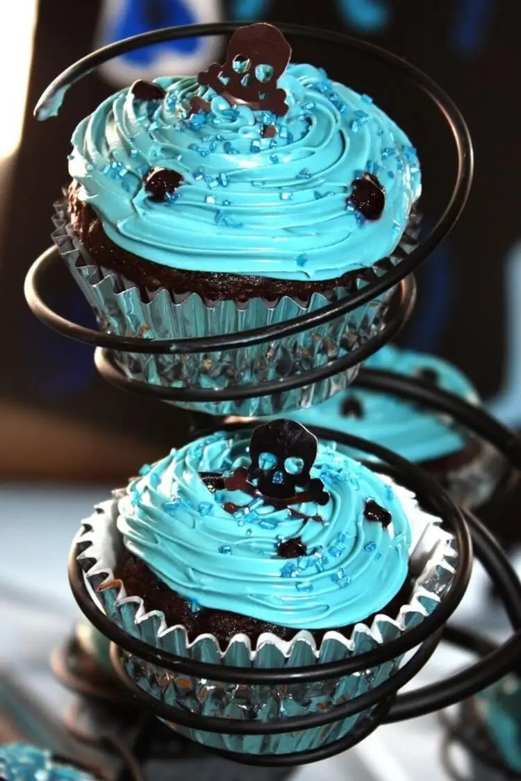 Cupcakes bleus Halloween avec des crânes