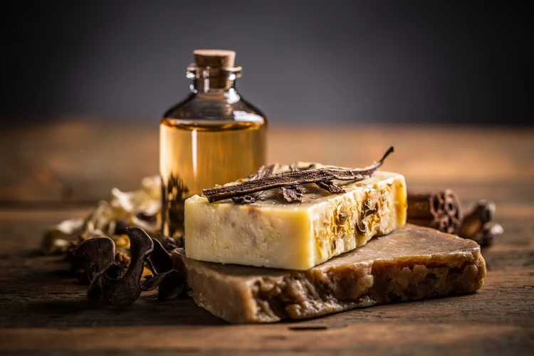 DIY savons de vanille et cannelle et huile essentielle pour parfumer les toilettes