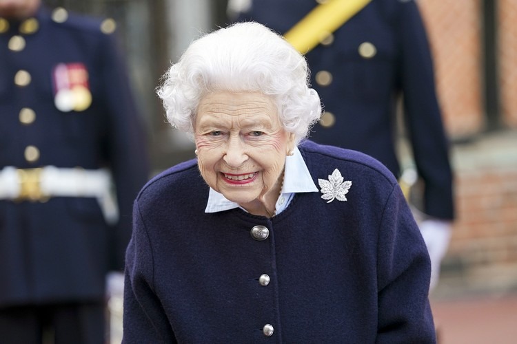 Elizabeth II admise à l'hôpital pour examens préliminaires mois d'octobre