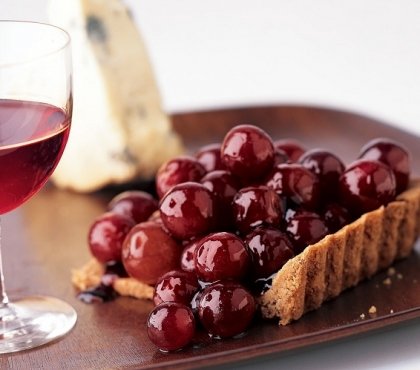 Tartelettes aux raisins glacées au Porto et à la croûte de noix de pécan