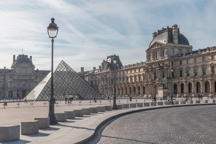 Yves Saint Laurent expositions six musées à Paris lesquels 60e anniversaire premier défilé